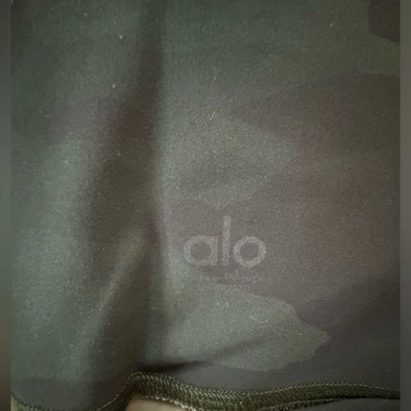 Alo High Waist Vapor leggings, Green Camo - Picture 3 of 3